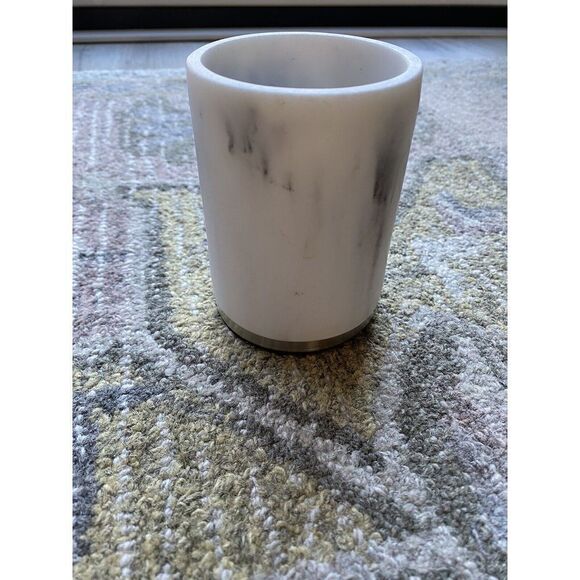 Target Threshold Bathroom organizer tray and cup
Heavy Faux Marble design - Picture 7 of 14